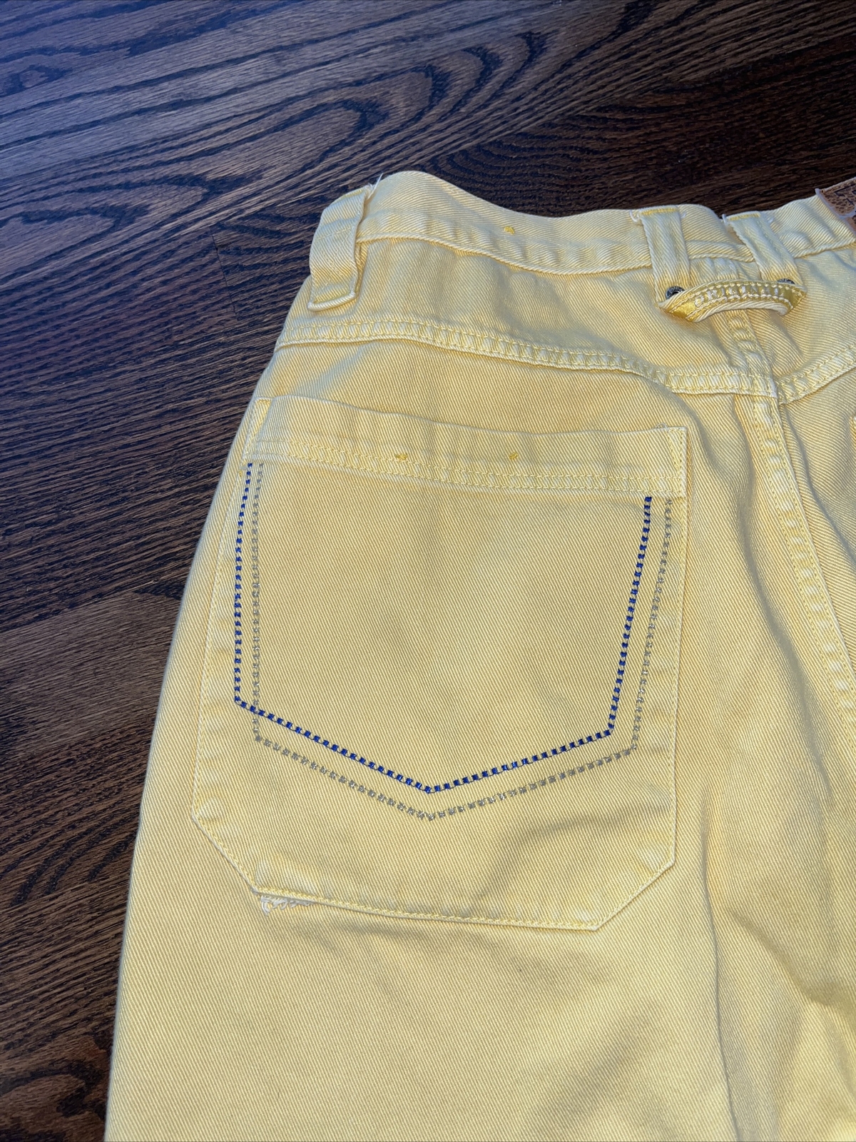 Hiphop History Bare the billion dollar jeans club Shorts size 31 Yellow - View 6