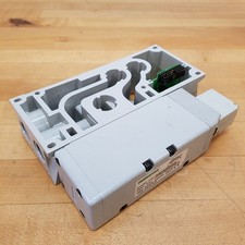 Numatics 354BA4Z2KN00030 SOL-Pilot Valve w/ Manifold - NEW