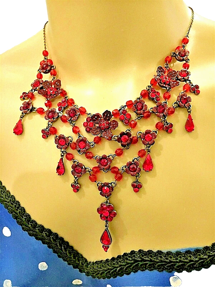 Collar babero Orly Zeelon 104202-3700 ROJO latón antiguo Swarovski adornado Foto 4 de 4