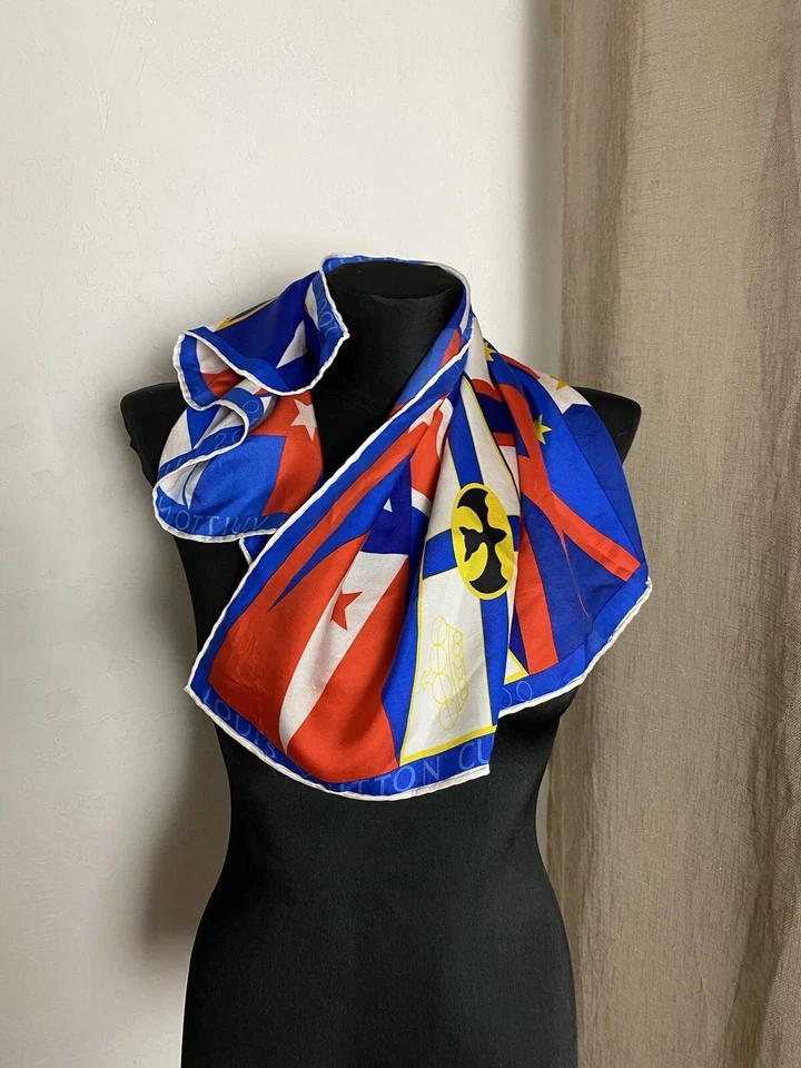 Louis Vuitton Cup 2000 Vintage Bufanda de Seda Rojo/Azul/Amarillo/Blanco Talla 21 x 22 Foto 2 de 4