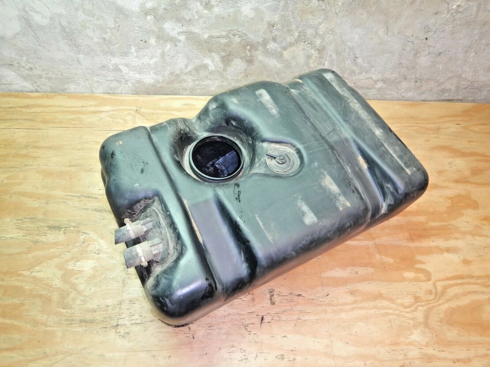 Jeep Grand Cherokee ZJ 93-98 Poly Plastic Gas Fuel Tank 52018279 - Image 2 of 3