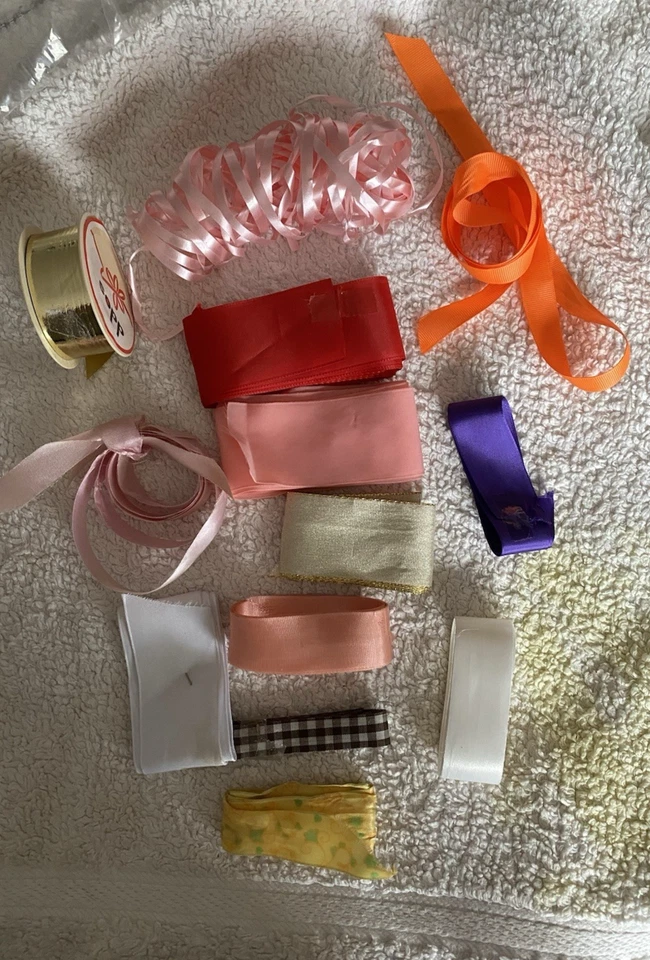 Konvolut Dekobänder Geschenkbänder und 1 Rolle Tüllband versch. Farben, Material - Bild 4 von 4