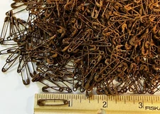 25 RUSTY 7/8” Primitive Rusted Safety Pins Crafts Junk Journals Antique #2001