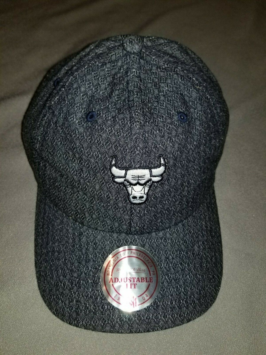 NBA CHICAGO BULLS MITCHELL & NESS STRAPBACK REVERSE SLOUCH HAT