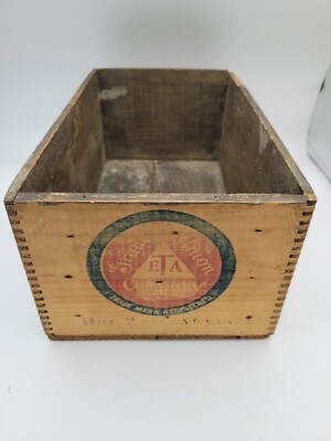 ANTIQUE WOODEN GRAND UNION TEA CO. VANILLA CRATE DOVETAILED