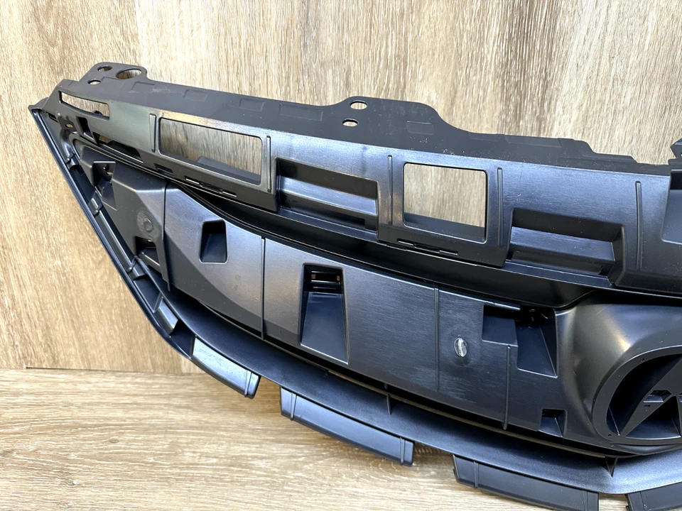 2016-2018 ACURA ILX BASE FRONT GRILLE ASSY OEM PART# 71121-TX6-A51 - Image 2 of 4