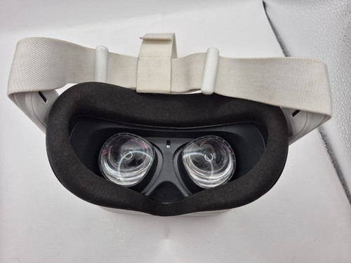 Oculus Meta Quest 2 Virtual Reality Headset with Controllers - Picture 5 of 11