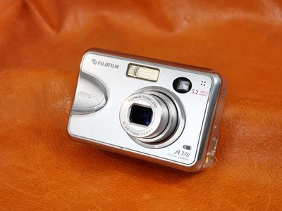 Fujifilm FinePix A370 5.2MP Compact Digital Camera + Case No Memory card Working