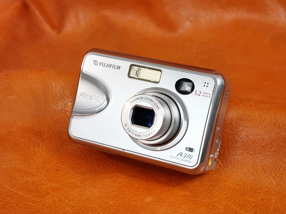Fujifilm FinePix A370 5.2MP Compact Digital Camera + Case No Memory card Working, photo 1 of 5