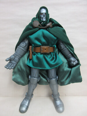 ToyBiz Marvel Famous Covers Series Doctor Doom Action Figure in