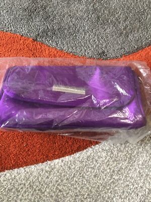   Younique Handtasche/Clutch Tasche lila nagelneu mit abnehmbarem Riemen  