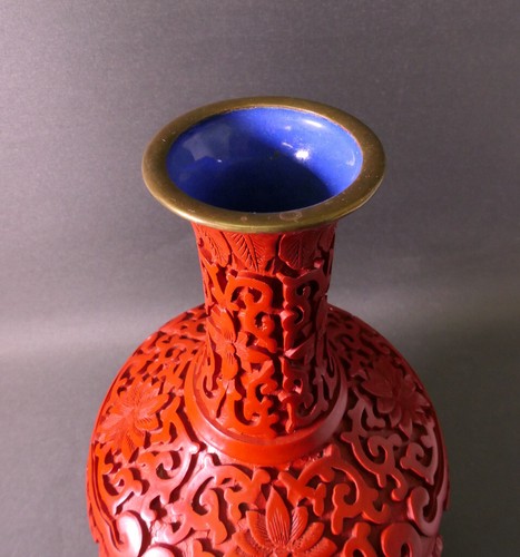 Chinesische Lack-Vase, rot, Messing,blau emailliert, Mitte 20. Jhd. ,18 cm - Picture 2 of 14