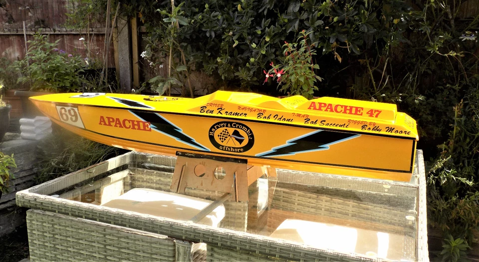 rc bootsrumpf Apache für Benzin Elektroantrieb - Bild 2 von 4