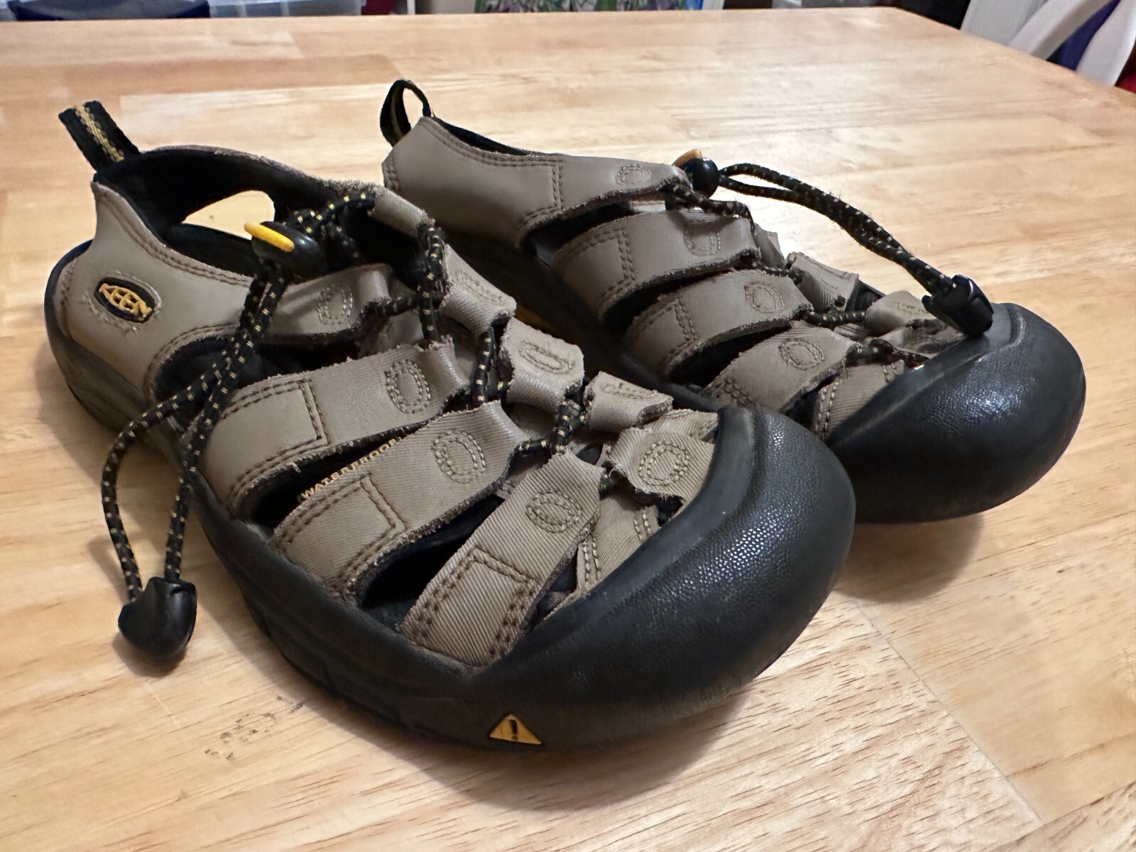 Scarpe sandali sportivi da trekking impermeabili Keen Newport H2 TAN giovani taglia US 13 EU 31