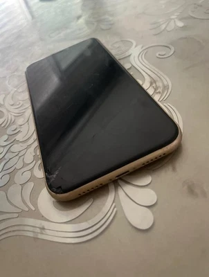 Apple iPhone XR · 64GB
