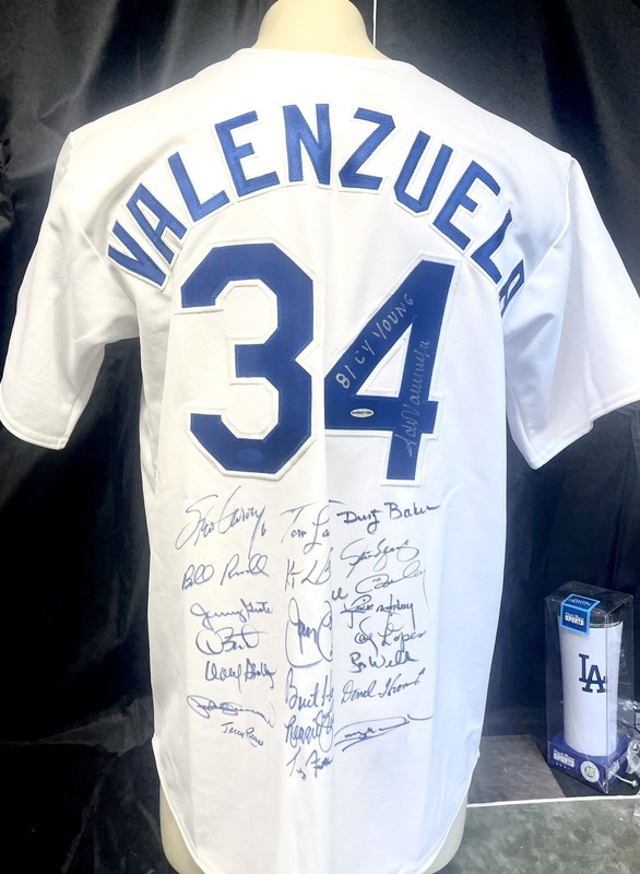 1981 Team Signed World Series LA Dodgers W/inscrip Fernando Valenzuela Jersey 