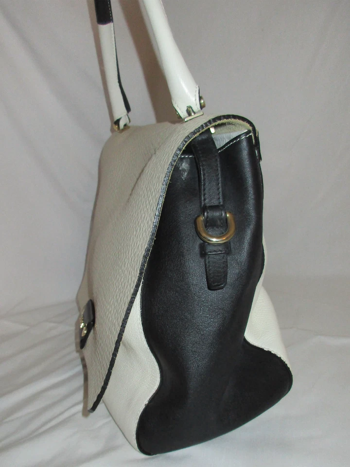 Bolso de Hombro Furla Beige Blanco Negro Cuero Guijarro Solapa Asa Superior Penélope Foto 3 de 4