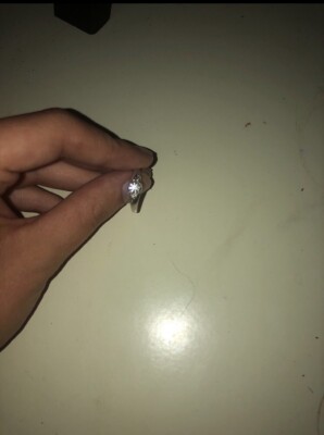 Verlobungsring 9 kt Weißgold Bilder werden nicht gerecht. '' Need gone asap 