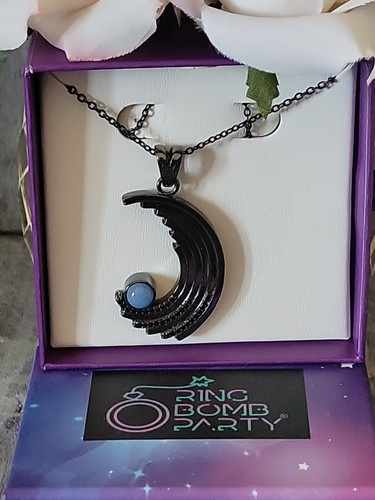 BOMB PARTY 🎈RBP2616* GALAXIA LUNAR ORBIT* GLOW IN THE DRK/BLUE CRYSTAL NECKLACE - Picture 4 of 8