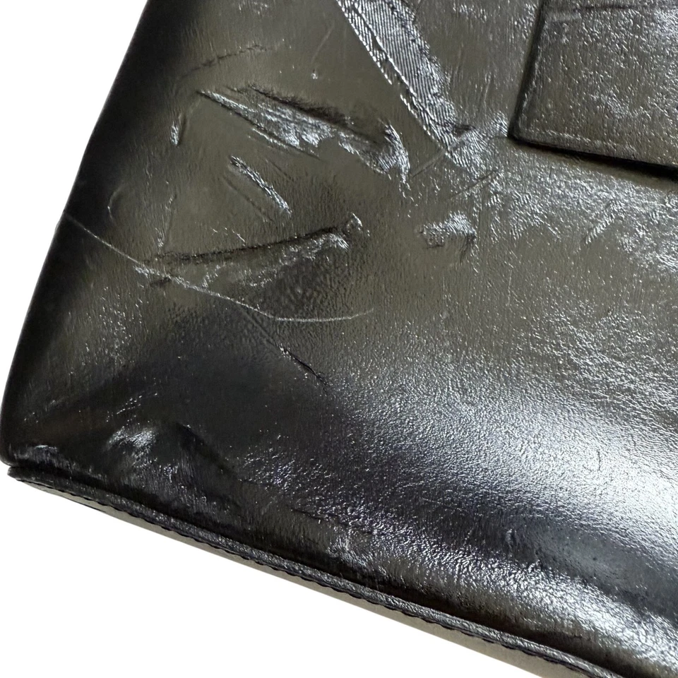 Bolsa de mão feminina GENNY bolsa de couro preta com zíper minimalista feita na Itália - Imagem 4 de 4