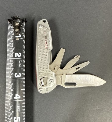 Leatherman FREE T2 Pocket Knife Multi-tool! Red distressed look
