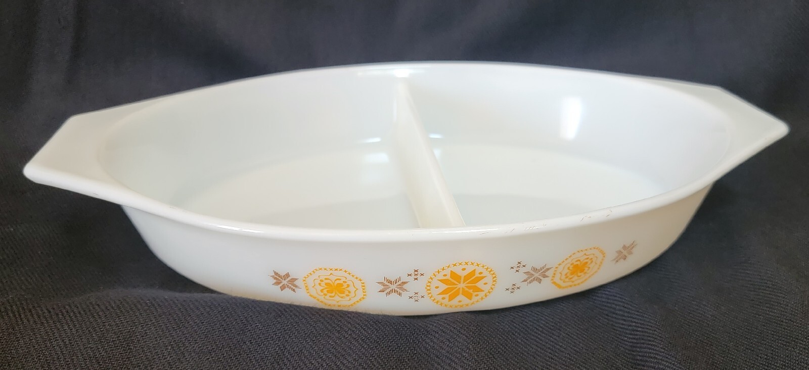Pyrex ~Town and Country ~Divided Serving/Casserole/Vegetable Dish ~No Lid~ USA