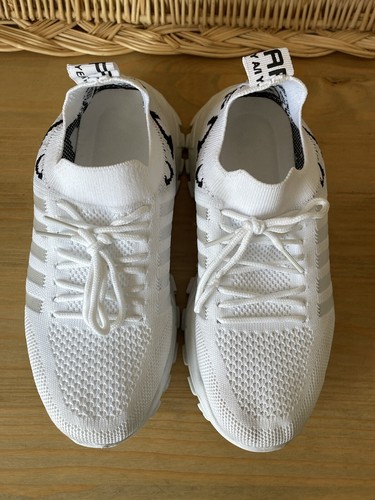 Woman’s White Cheetah Print Paorengo Gym Shoes Size 6 European 36 - Picture 2 of 6