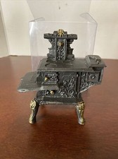 MINIATURE DOLLHOUSE OR ROOMBOX RESIN COOK STOVE