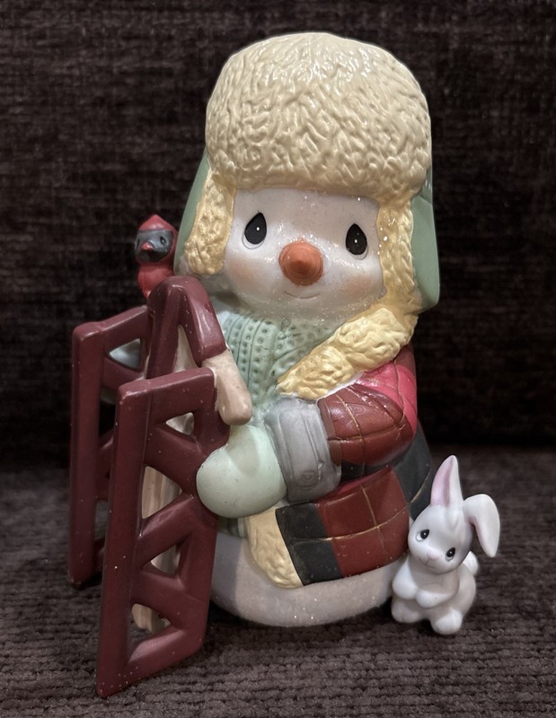 PRECIOUS MOMENTS MAY YOUR HOLIDAYS BE FILLED WITH WINTER THRILLS 191015 Snowman 