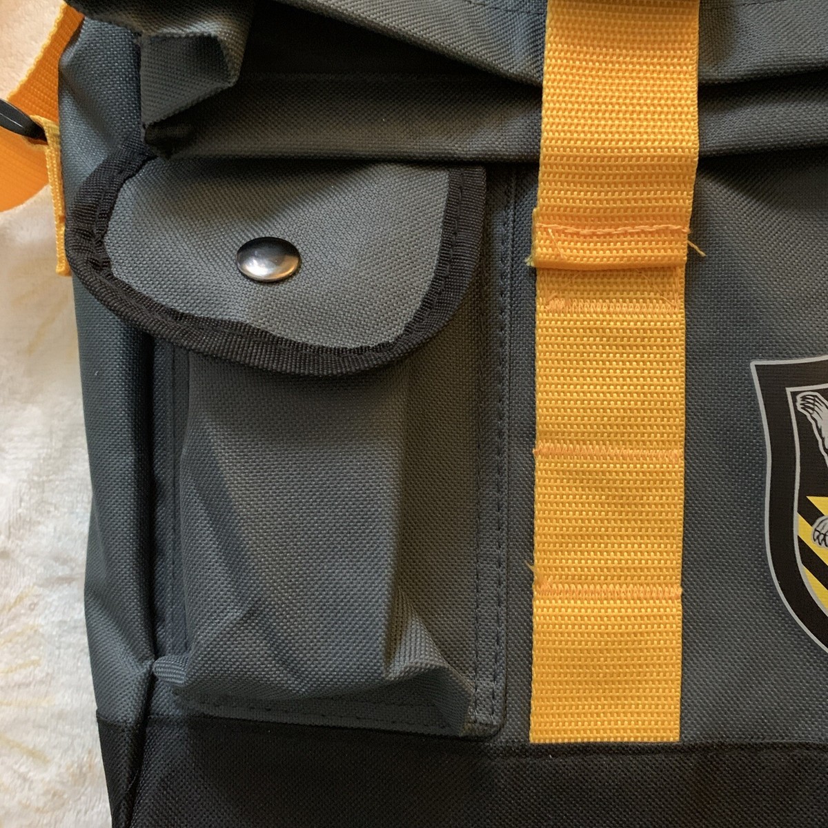 NEW Harry Potter Hufflepuff Wizard Messenger Bag Backpack 