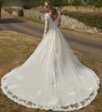 Elegant Long Sleeve Wedding Dresses V Neck Appliques Backless Bridal Gown Custom