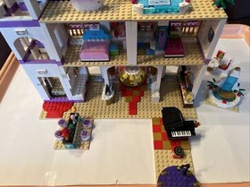 Lego Friends Heartlake Grand Hotel 41101 - Manuals - Missing 5 pieces ? see ad