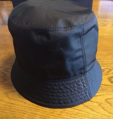 PRADA バケットハット　M PRADA Re-Nylon Bucket Hat Black Size M Logo Italy w/ Box Excellent