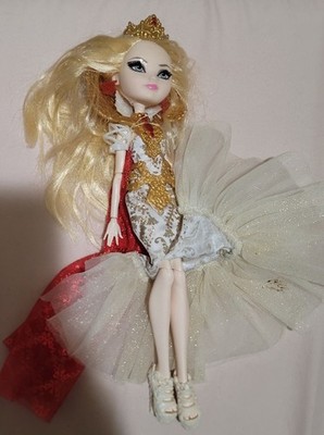 Ever After High Thronecoming Apple White Doll And Accessories. See Photos /Read