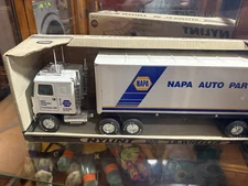 1980’s Vintage NAPA AUTO PARTS 18 Wheeler (steel) Made In The USA .aint No Ford!