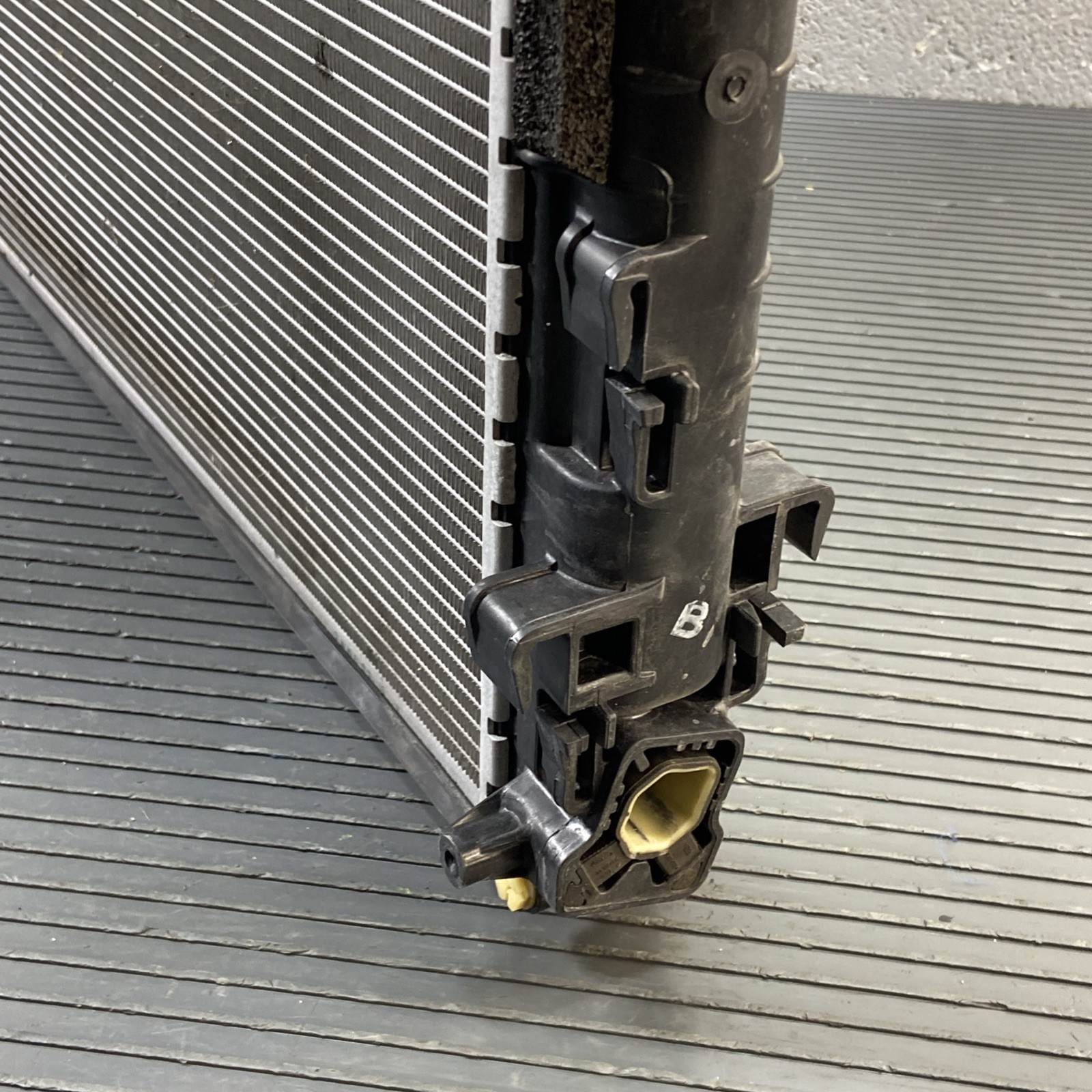 2013-2024 Maserati Levante M161 3.0L Engine Motor Coolant Cooling Radiator OEM