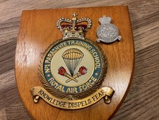 VINTAGE ROYAL AIR FORCE (RAF) NO1 PARACHUTE TRAINING SCHOOL PLAQUE/SHIELD