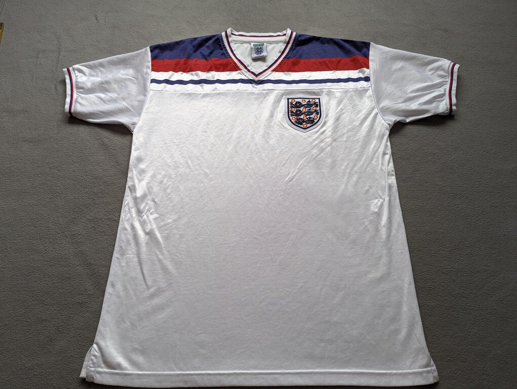 ウェア 80s England soccer team shirt ENGLAND TEAM 1980 1983 soccer FOOTBALL SHIRT JERSEY AWAY