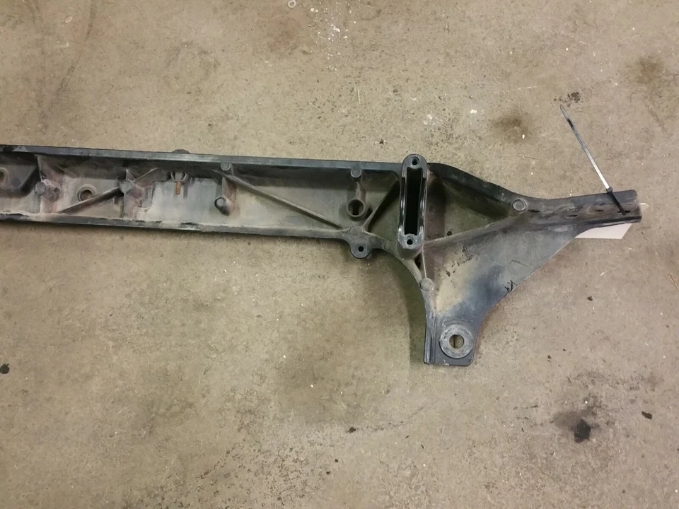 Volvo S60 2007 sedán soporte de radiador delantero soporte transversal Foto 4 de 4