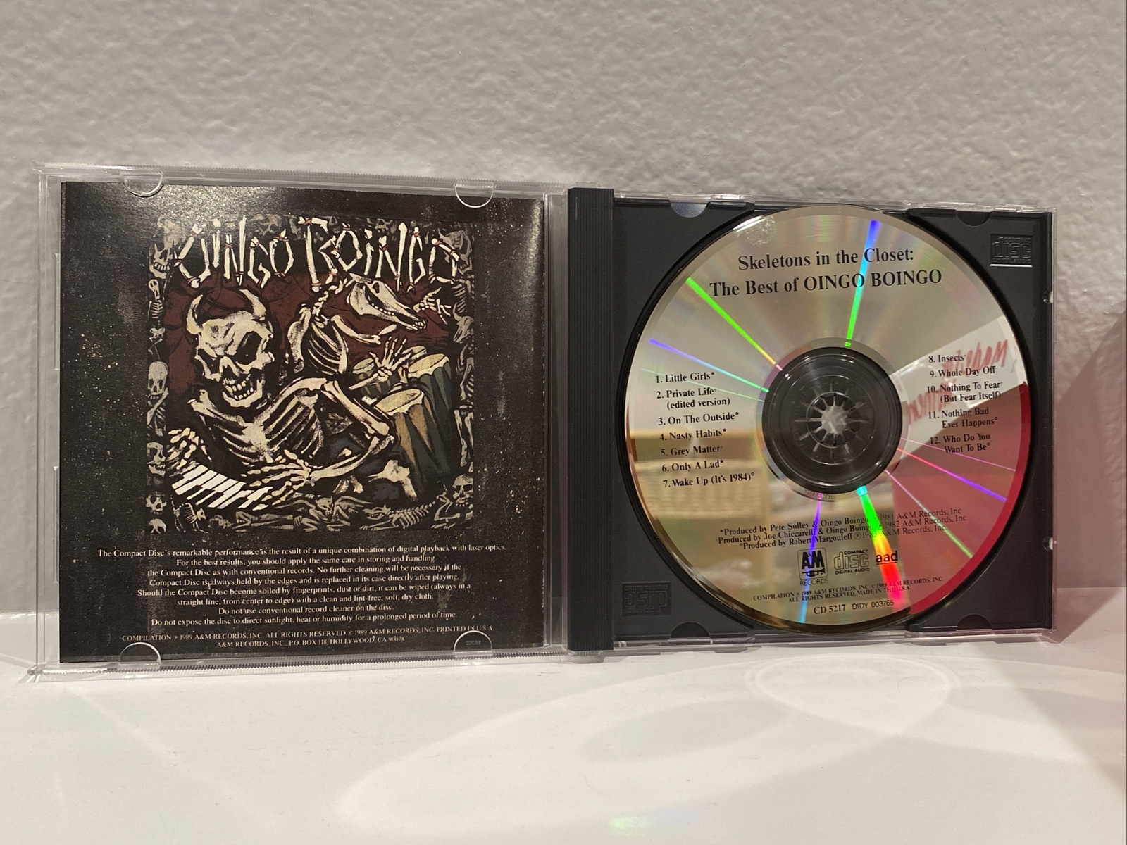 Oingo boingo vhs skeletons closet Oingo boingo skeletons in the closet