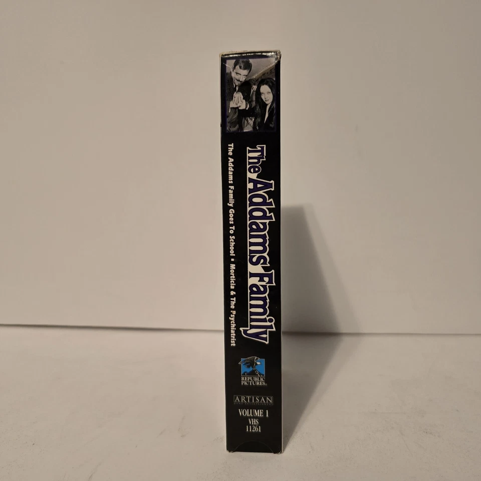 The Addams Family: Volume 1 - John Astin, Carolyn Jones - (VHS, 1999) Foto 4 de 4