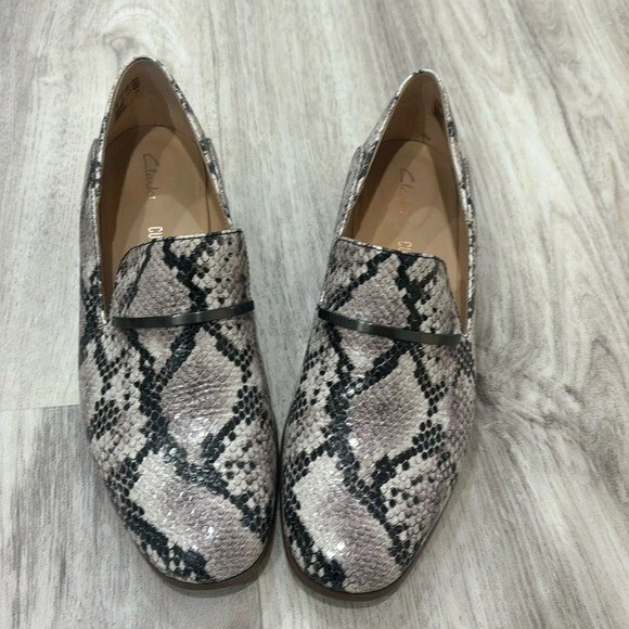 Mocassini Clarks in pelle stampa serpente taglia 7 nuovi con etichetta