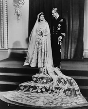 8" x 10" Photo Queen Elizabeth II,Prince Philip,Wedding Dress