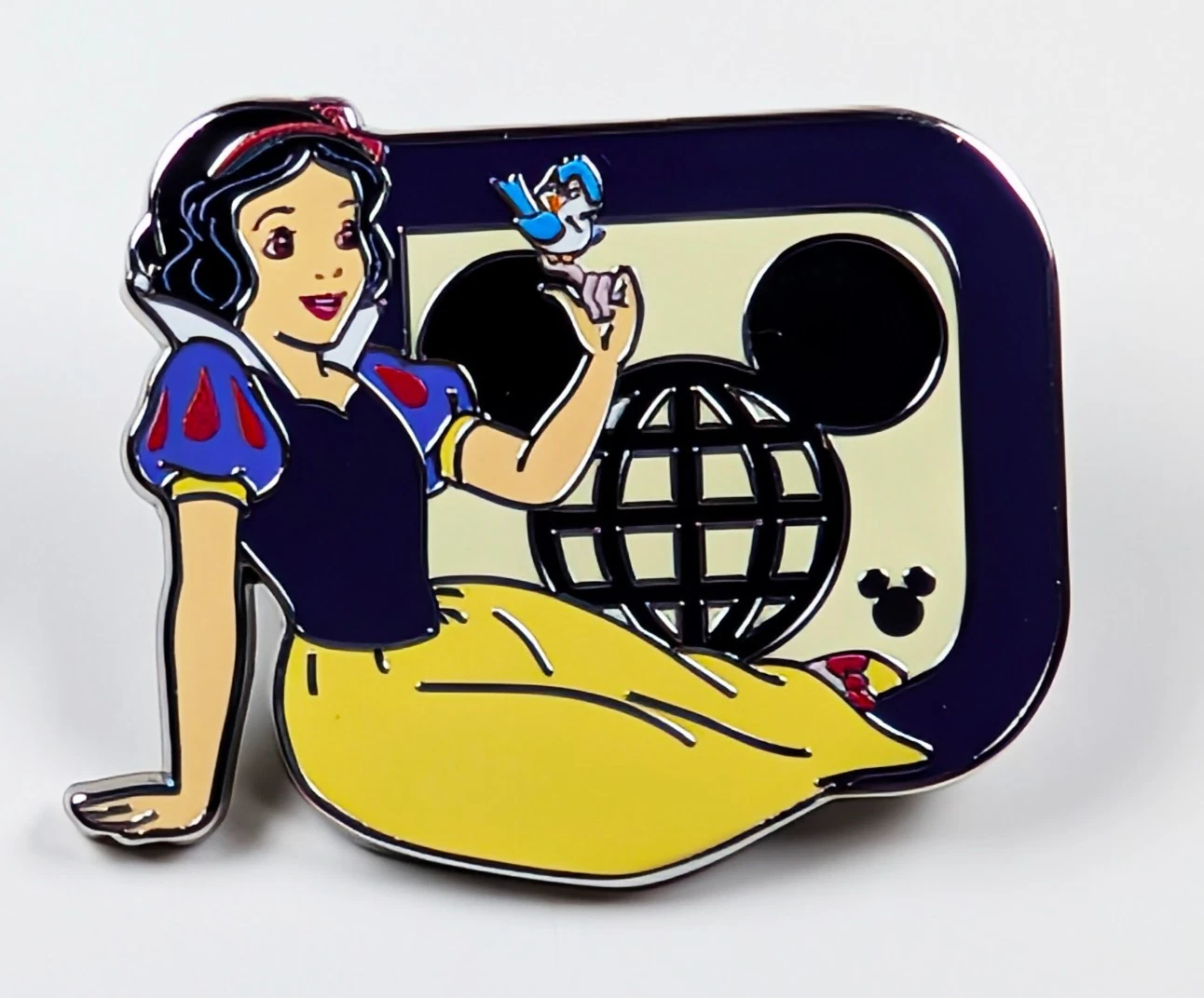 Disney Pin 2025 Hidden Mickey WDW D Characters - Snow White [174800]