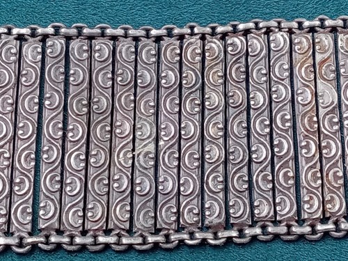 Estate find Rare Oriental Antique Silver Link Bracelet: 6.5", Weight is 82 grams - Picture 3 of 11
