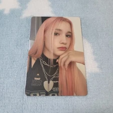 Kep1er 3rd Mini Album TROUBLESHOOTER Huening Bahiyyih Type-2 Photo Card(5