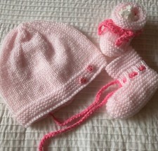 Baby Beanie & Booties Set. Extra Soft. Pet Footprint Buttons. Cute. Pink.