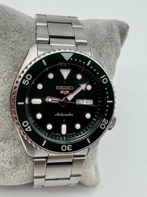 Green SEIKO Tone WORKS Automatic 4R36-07G0 Men's Watch 5 Silver Date Sports Day - VintageWatches.PK Green SEIKO Tone WORKS Automatic 4R36-07G0 Men's Watch 5 Silver Date Sports Day - vintagewatches.pk