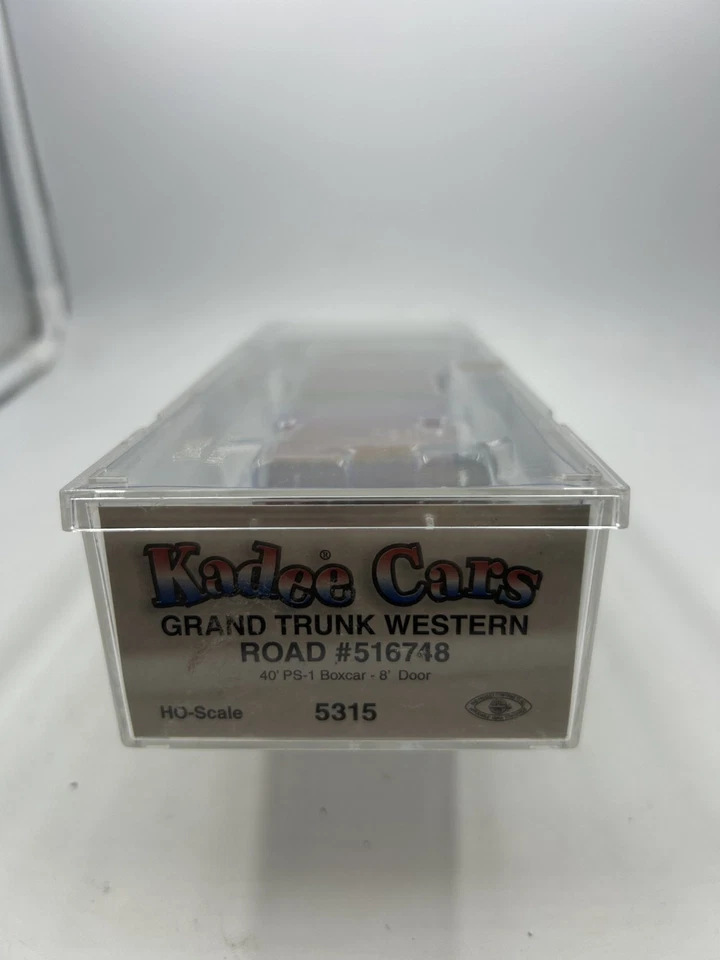 Kadee 5315 HO Scale Grand Trunk Western 40' PS-1 Boxcar #516748 - Image 2 of 2