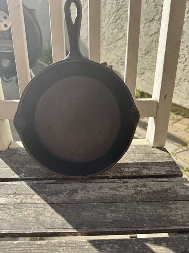 Vintage Wagner Ware Unmarked #5 Cast Iron Skillet – Smooth Surface – Sits Flat